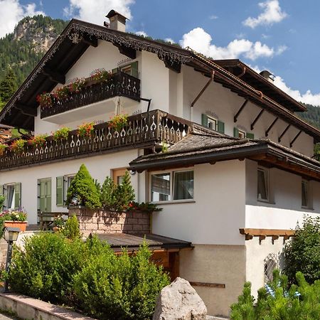 Appartamento Luna Campitello di Fassa Luaran gambar